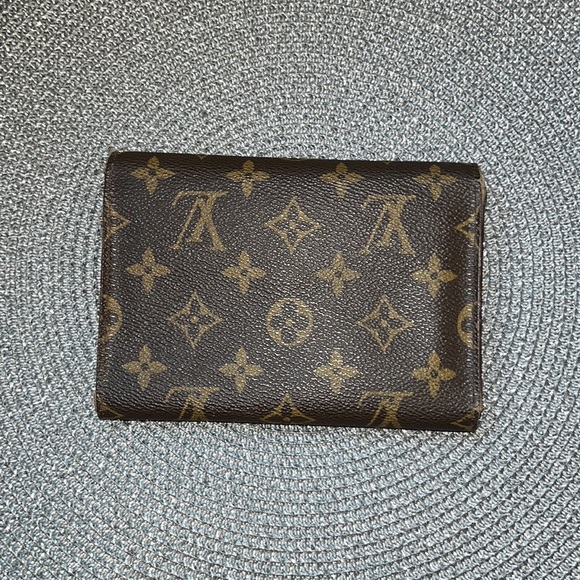 Authentic LV Monogram Trifold 💰 - Picture 2 of 9